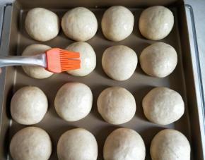 取出表面刷全蛋液