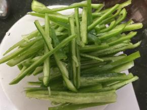 青辣椒切丝