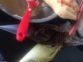 取出回温时装入裱花袋