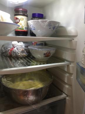 所有面糊保鲜膜盖好放冰箱冷藏一小时以上