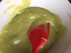 120克面糊加5克抹茶粉搅拌均匀