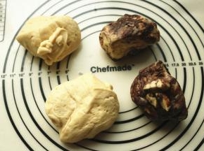 再分别分成平均的两份。