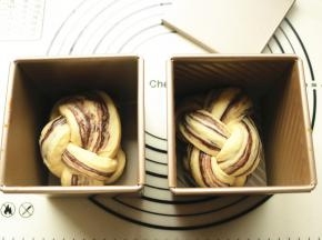 放入学厨水立方吐司模内。