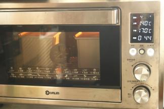 烤箱预热上140下170，烤30分钟。