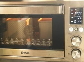 烤箱预热上140下170，烤30分钟。