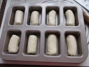 把面包坯子放上进行二次发酵。