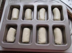 把面包坯子放上进行二次发酵。