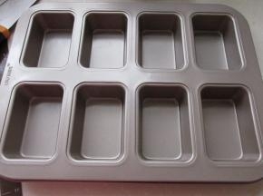 学厨8连模模具洗净。