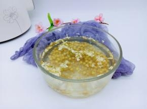 用清水清洗干净，冷水泡2小时以上。