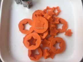 胡萝卜去皮后洗净待用