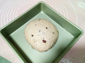 揉好的面团放入温暖处发酵