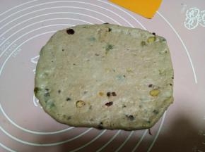 拿其中一份擀成长方形