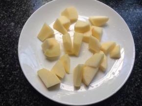 苹果洗净去皮切块