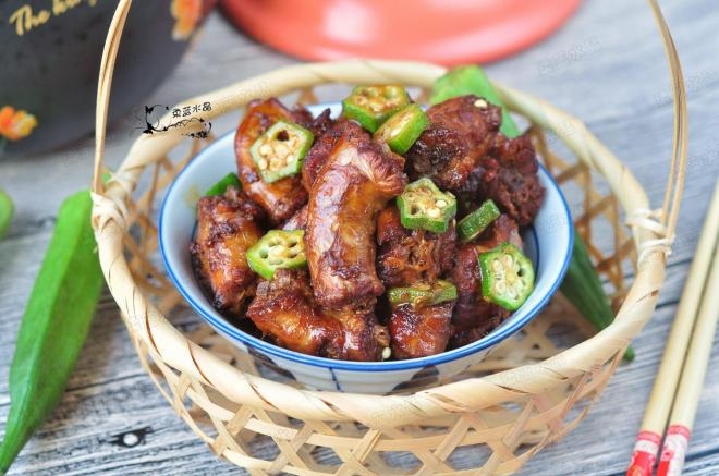 秋葵烧鸡脖