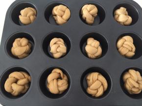 放在12连烤盘里