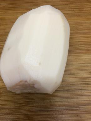莲藕洗干净去皮