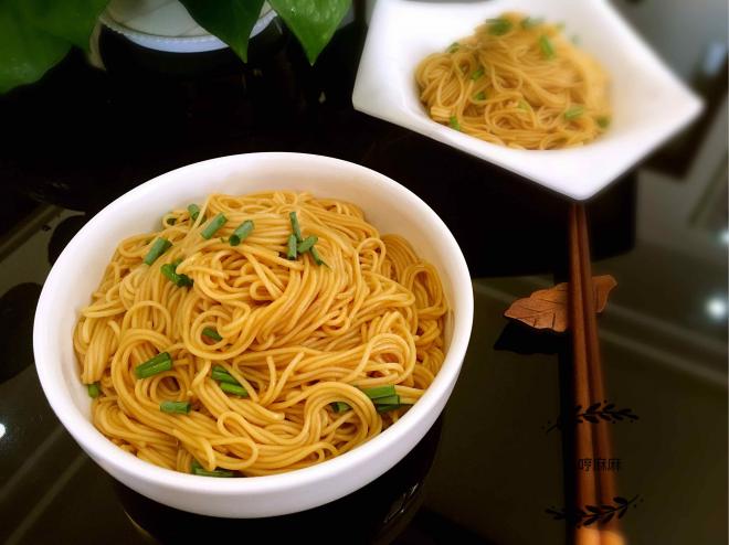 超快手简单的葱油拌面