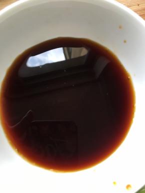 调一碗酱汁，酱油蒸鱼豉油白糖