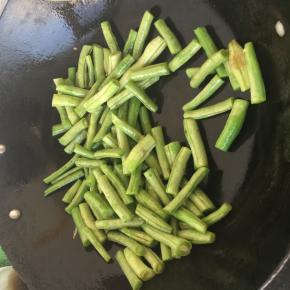 4. 豆角炒到变色