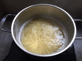 意大利面，煮至断生；