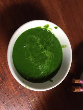 菠菜汁，炸好，备用；