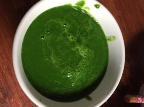 菠菜汁，炸好，备用；