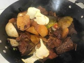 加入橘子皮，去膻味