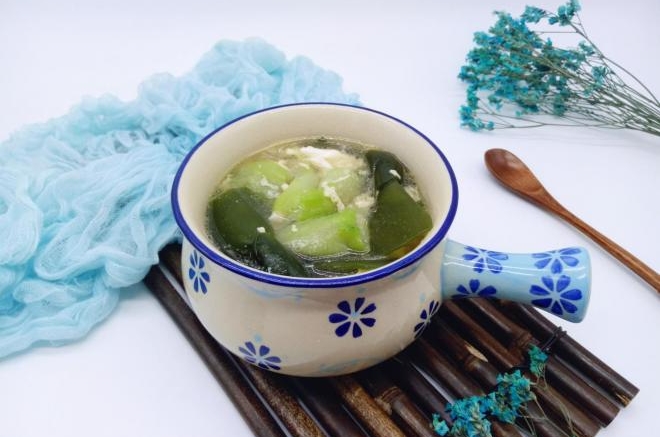 海带结丝瓜蛋花汤