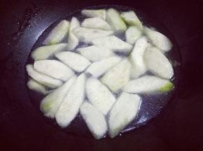 加入适量清水。