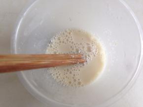 酵母溶于30克温水里