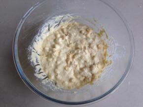 拌匀，盖上保鲜膜，室温下静置40分钟