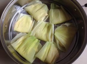 折叠好，放入蒸锅里