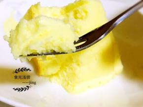 第二天早上就可以脱模，切块了！简直太美味了，一切和奶酪有关的东西我都喜欢…