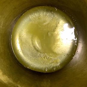 分离好的蛋白提前冷冻，至四周有冰碴时候拿出加入几滴白醋打发