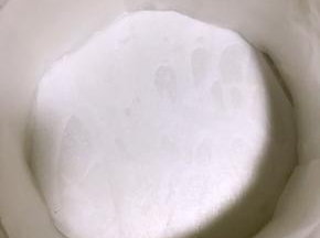 模具底部及四周铺好油纸