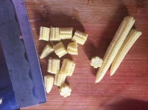 切成均匀小段备用