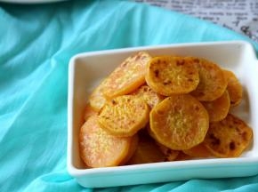 可以装盘开吃了。这样一份快手小零食，不仅可以平时当零食吃，还可以早餐的时候吃，简单方便，甜甜糯糯的，很好吃。