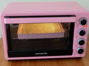 烤箱提前预热，放置烤箱中层，150度，25分钟左右；