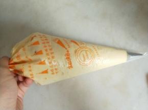 装入裱花袋中。