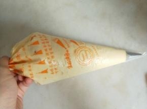 装入裱花袋中。