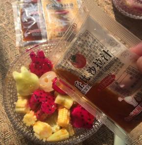 另一份我淋入喜欢的日式口味丘比沙拉汁，我每袋就用了半袋（我分别做了日式口味与焙煎芝麻口味）