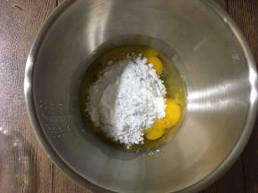 全蛋液中加入糖霜