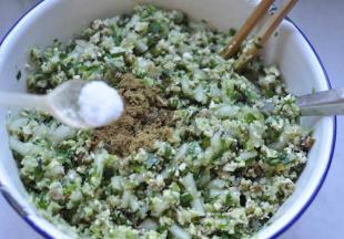 5、再加入盐、十三香