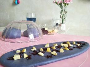 加入栗子块和蔓越莓干。