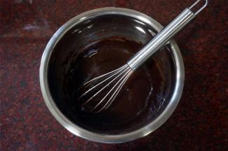 拌至顺滑无干粉状态。