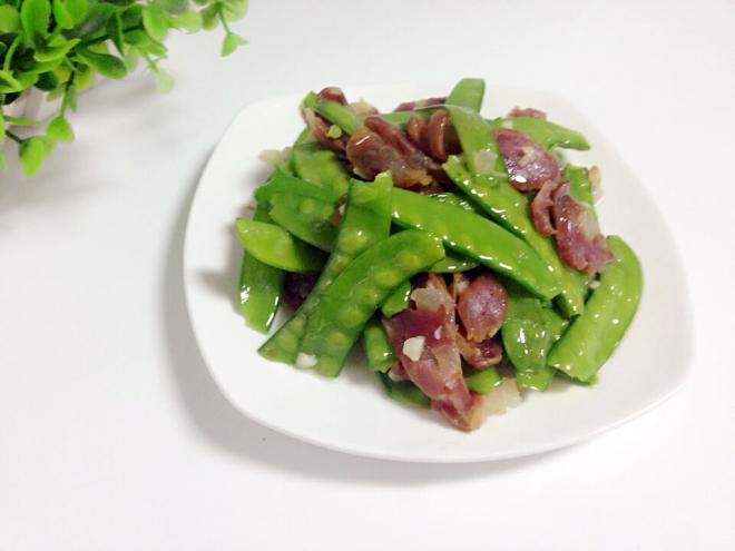 腊肠炒荷兰豆