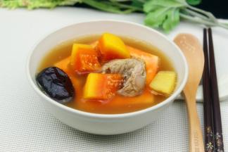 美味木瓜炖骨头汤