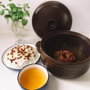 最后的成品，汤还剩总汤的三分之一不到，亮黄色跟止咳糖浆一样的颜色，止咳效果绝不比止咳糖浆差