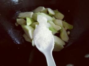 再加入白砂糖。