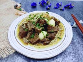 近看，汤汁拌饭极其美味，宝贝最爱(^_^)